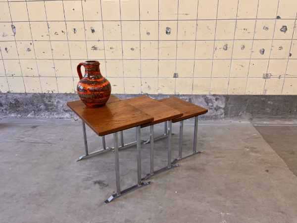 Picture of Set of three nesting side tables